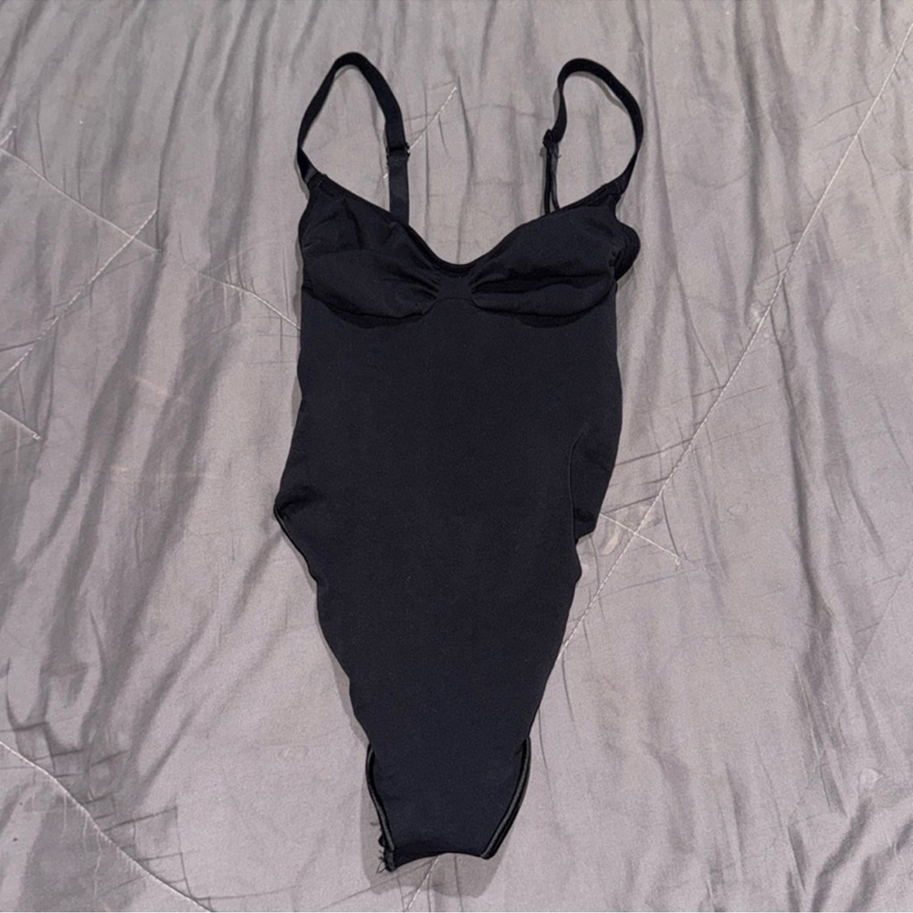 SKIMS THONG BODYSUIT